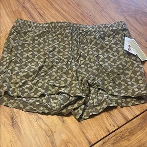 NWT Sz 10 MICHAEL Michael Kors Olive Leaf Print Shorts